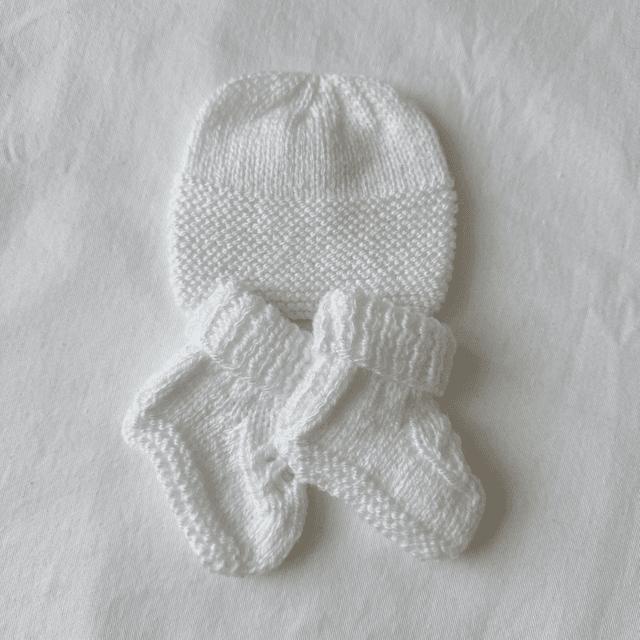 White knitted hat and booties set