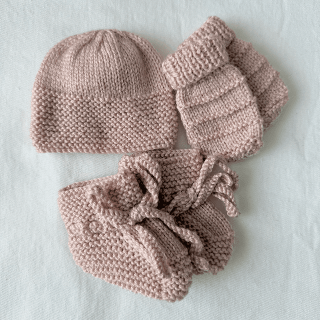 Dusky pink 3 piece knitted baby set