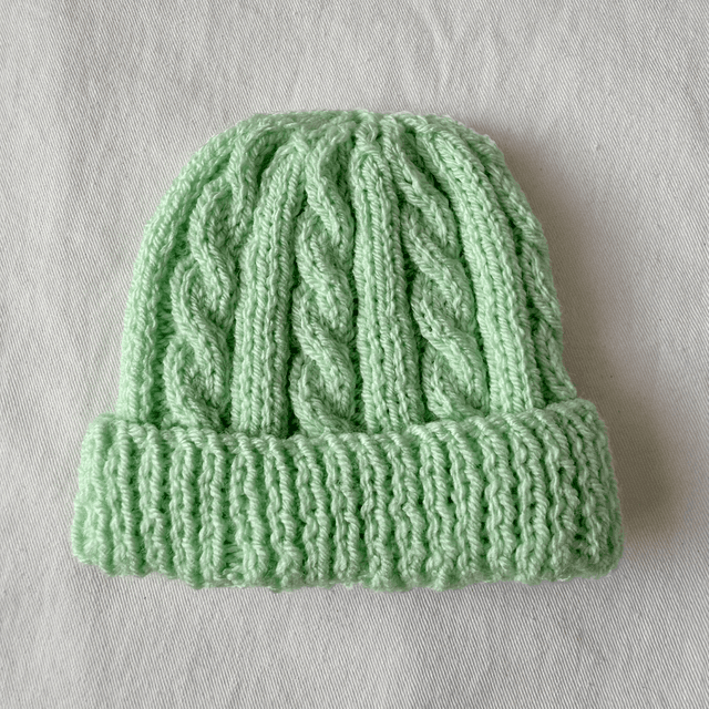 Green cable knit hat